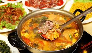 LẨU RIÊU CUA BẮP BÒ/ GÙ BÒ – BÁNH ĐA CUA